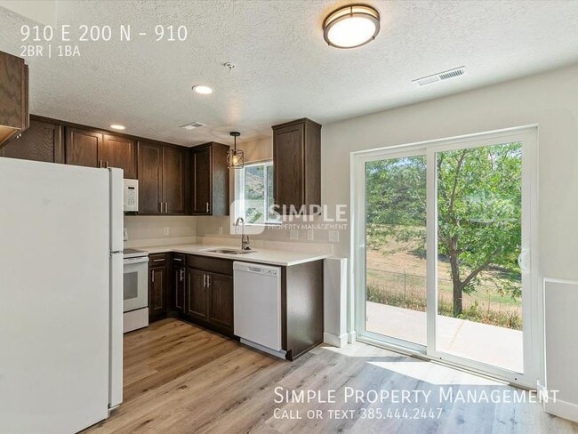 Building Photo - 910 E 200 N