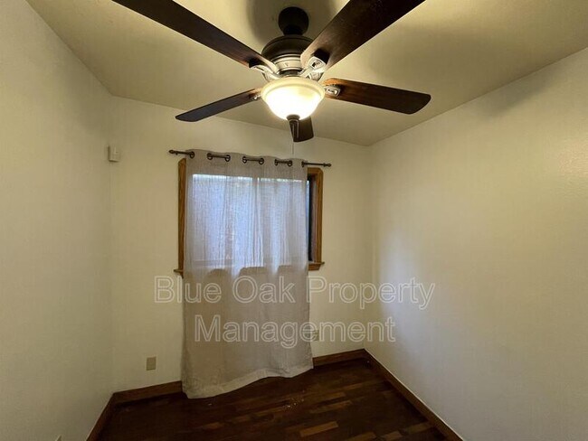 Foto del edificio - 687 E 8th St