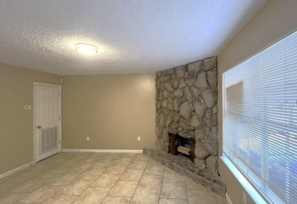 Livingroom - 1012 Seville Ave