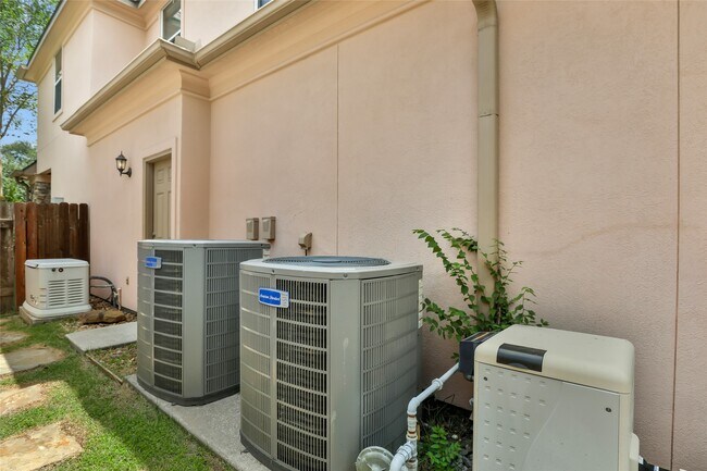 Foto del edificio - 14115 Norhill Pointe Dr