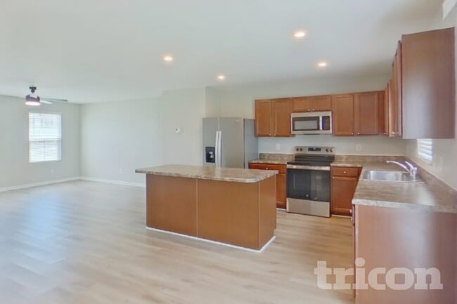 Building Photo - 656 McCormick Ln
