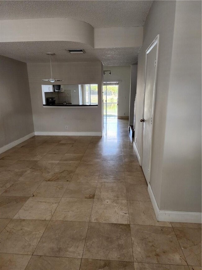 Building Photo - 16645 Hemingway Dr