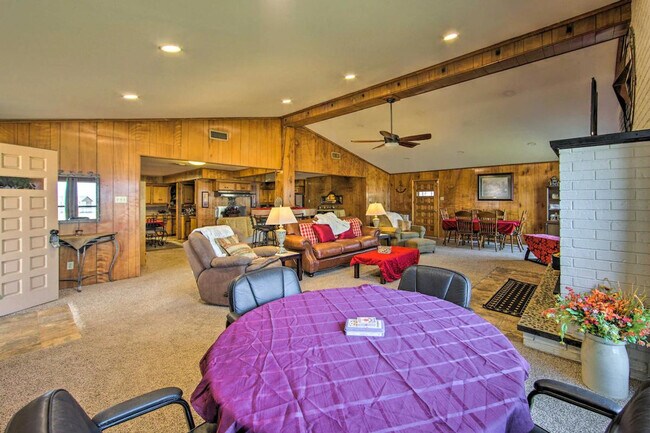 Foto del edificio - 928 Welch Ln