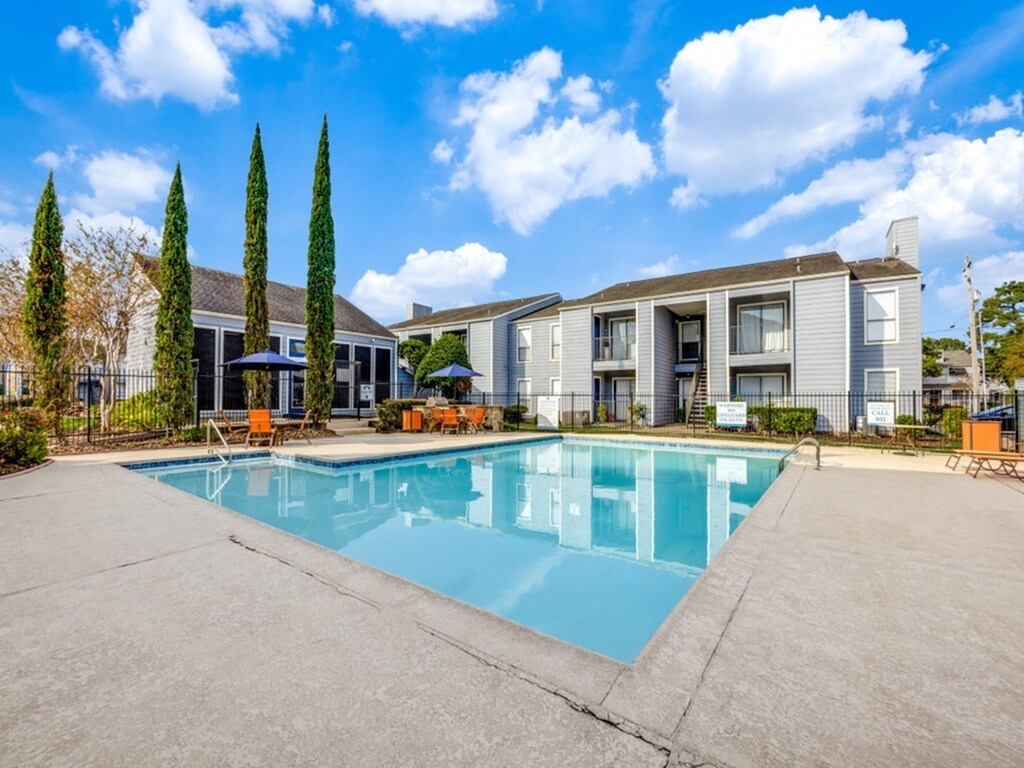 Bellevue Riviera Apartments in Houston, TX