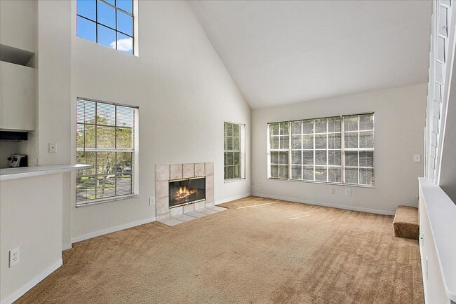Building Photo - Terrific Bishops Court Townhouse!