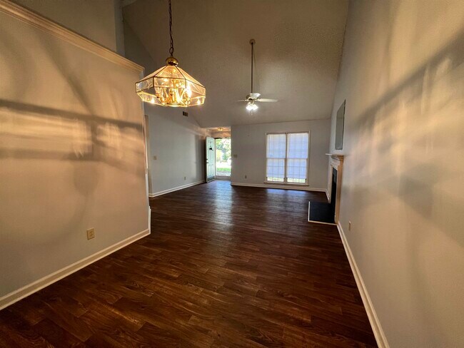 Building Photo - 15 Fairhaven Ct