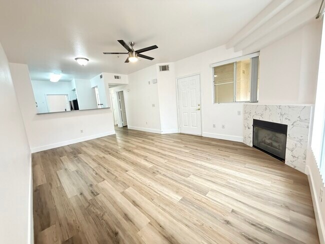 Foto del edificio - To schedule a viewing, call Wally Fellman at 702-493-9787