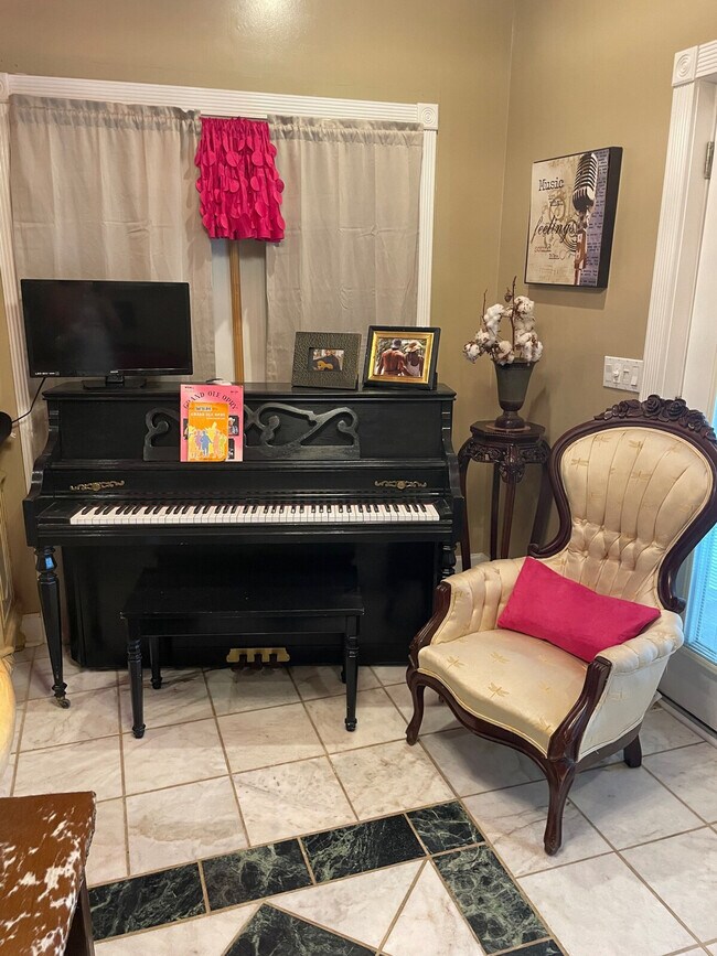 Foto del edificio - 176 Schools Dr