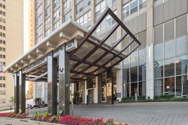 Foto del edificio - 655 W Irving Park Rd