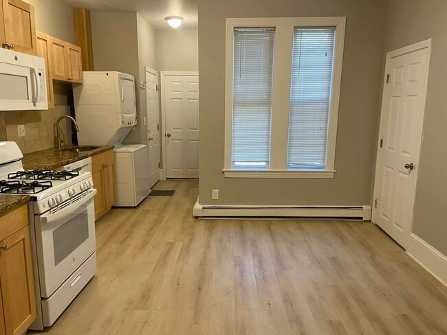 Building Photo - 254 Windsor St