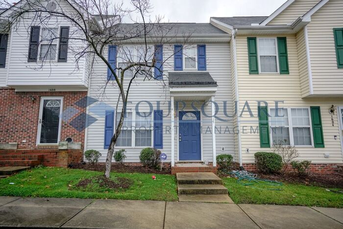 Foto principal - Townhome | 2nd Bedroom Features an En-Suit...