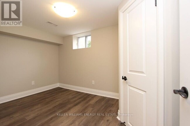 Building Photo - 305 Palmerston Ave