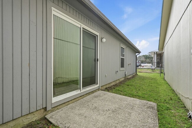 Building Photo - Updated 3 Bedroom in Kelly Hill Estates!