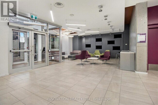 Photo du bâtiment - 105 Champagne Ave S