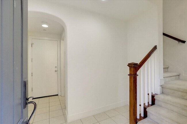 Foto del edificio - For Rent: Spacious 4BR/3.5BA Newer Home in...