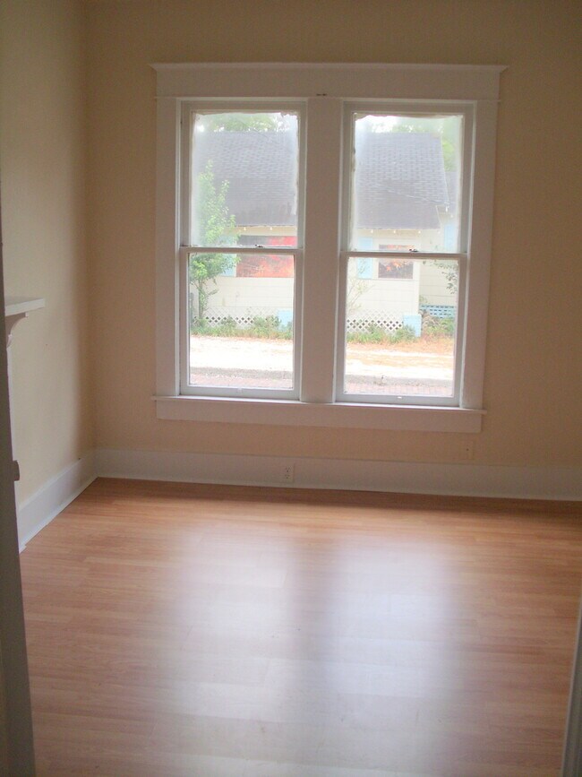 Building Photo - 211 S Cornelia Ave