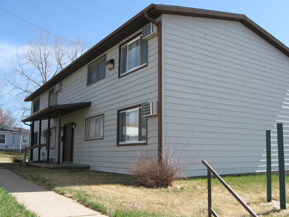 320 W. Lakeview St. - 309 S Highland St