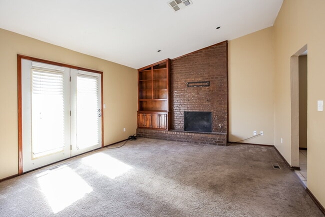 Foto del edificio - 808 Waterview Rd