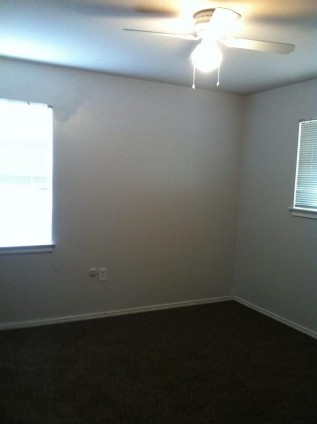 Building Photo - 3 Bedroom House in Carrollton, TX