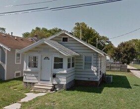 Building Photo - 306 Sullivan Ave