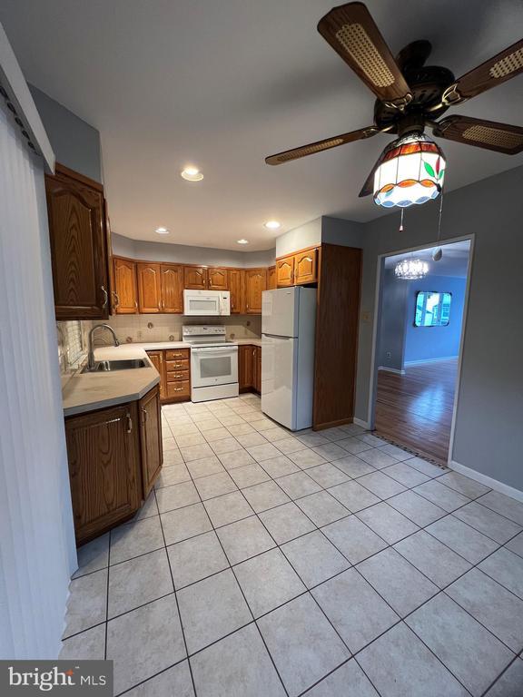 Building Photo - 3632 N Hereford Ln
