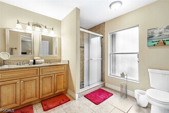 Building Photo - 4534 SW 5th Pl