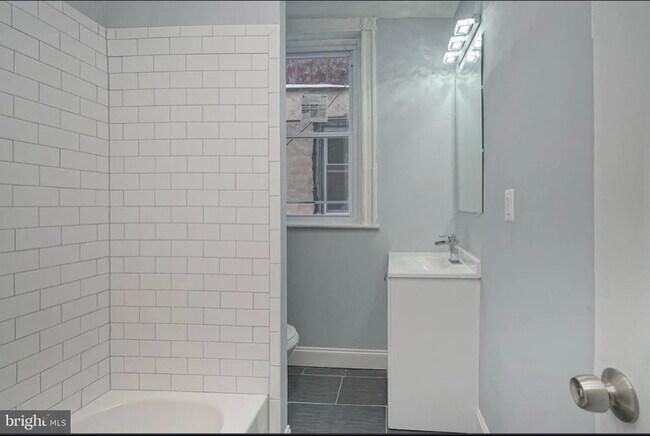 Foto del edificio - 5847 Willows Ave