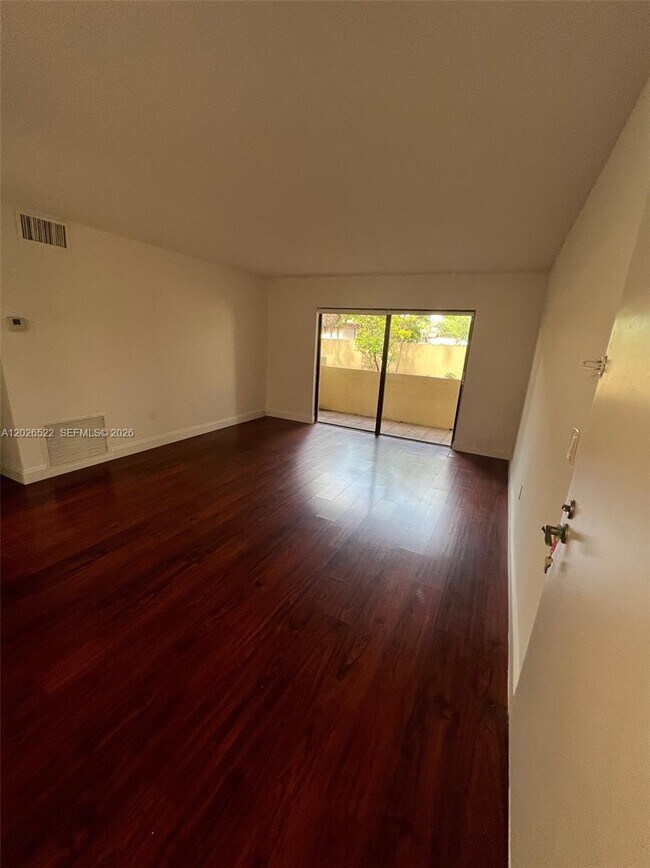 Foto del edificio - 10415 N Kendall Dr