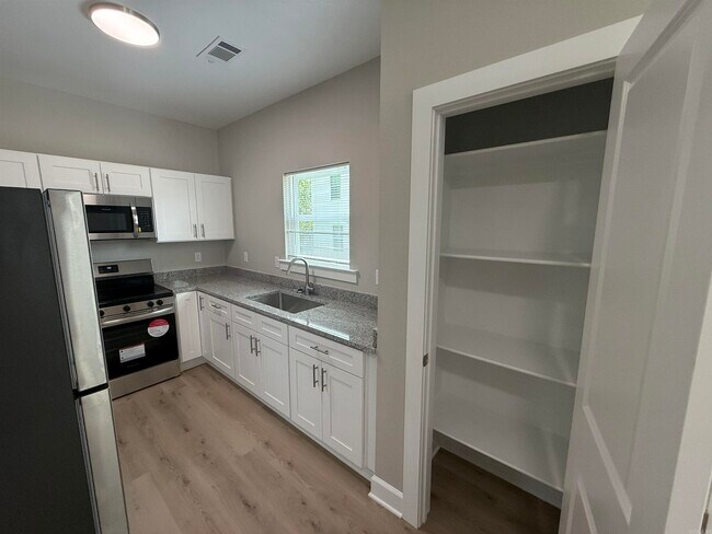 Foto del edificio - 5703 Valley Dr