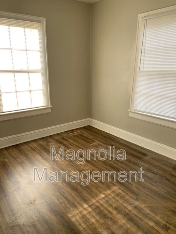 Foto del edificio - 410 E Montgomery St