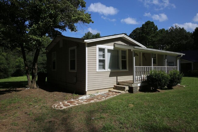 Foto del edificio - Charming 2-Bedroom Home with Modern Updates in Concord/Rock Creek Area"
