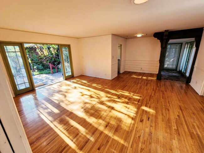 Foto del edificio - 12914 Rose Ave