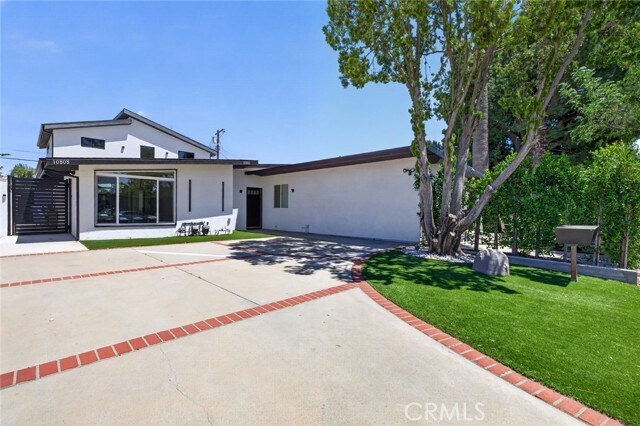 Foto del edificio - 10806 Paso Robles Ave
