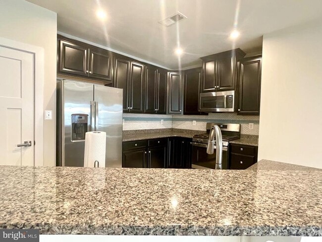 Building Photo - 5742 Meadowood St