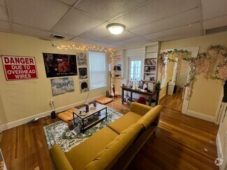 Building Photo - 361 Beacon St