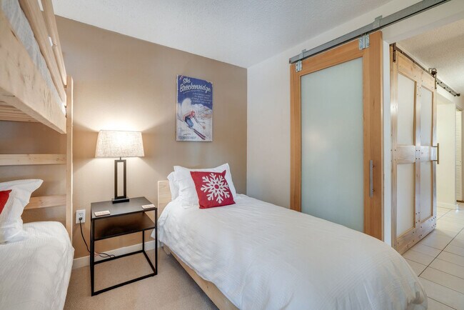 Foto del edificio - 1127 Ski Hill Rd