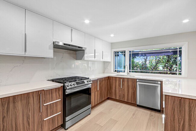 Foto del edificio - Spacious 3 Bedroom Upland Home, Available Now!