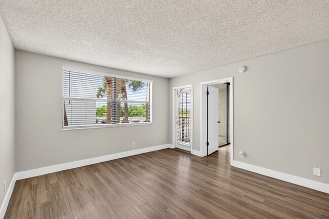 Building Photo - Move-In Ready Rental near Tanger Outlets!