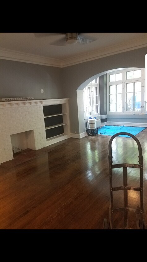 Decorative Fireplace w/Built-in Bookshelves - 5324 S Kimbark Ave