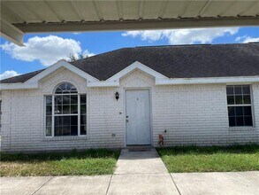 Building Photo - 703 La Mancha Dr