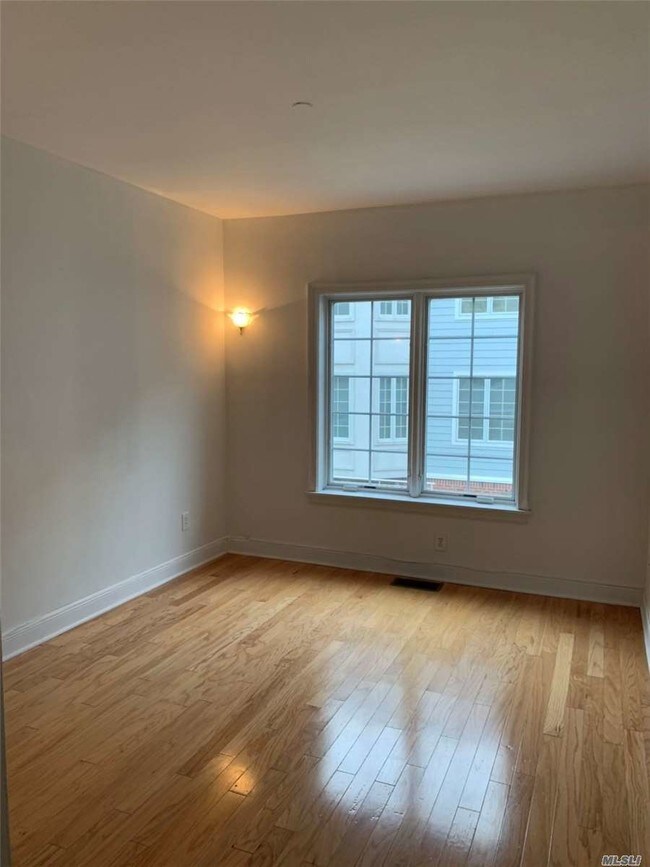 Foto del edificio - 344 Soundview Ln