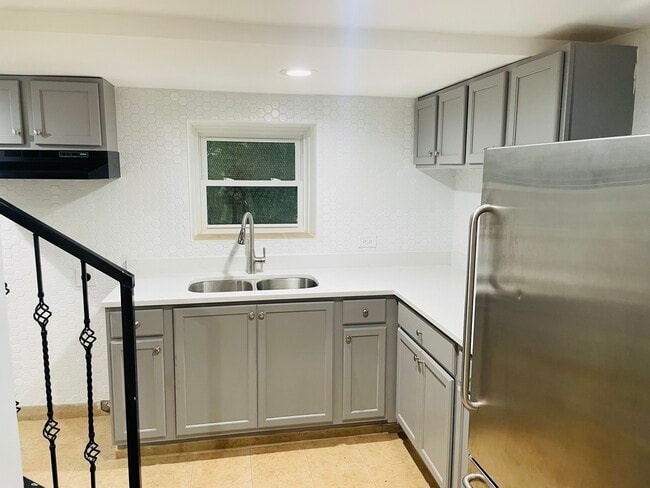 Foto del edificio - 1229 N Mason Ave