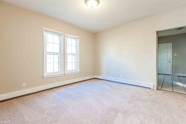 Building Photo - 3 br, 1.5 bath House - 372 Cook Avenue E