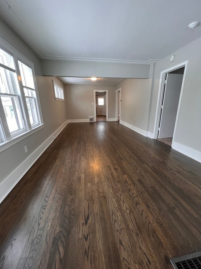 Building Photo - 1343 Houseman Ave NE