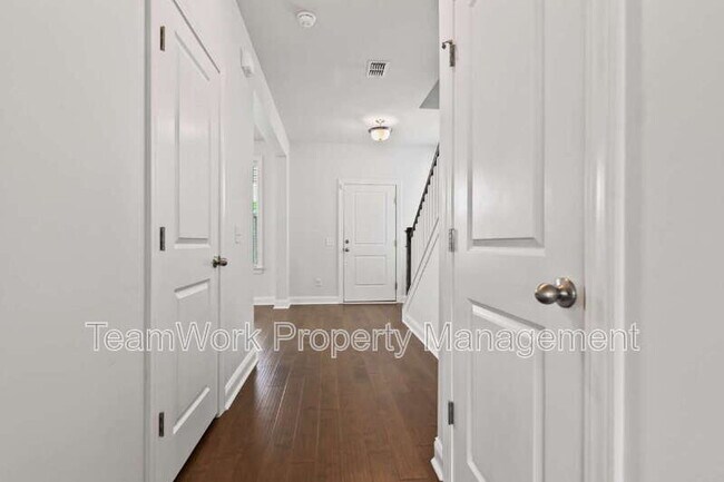 Foto del edificio - 165 Rowans Creek Dr