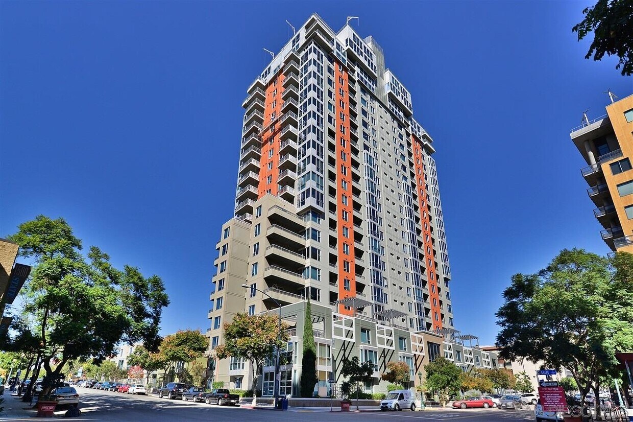 Primary Photo - 300 W Beech St
