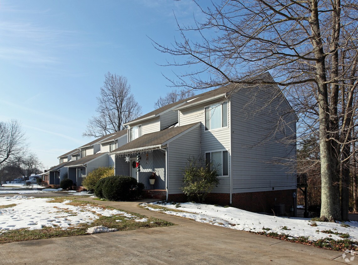 Primary Photo - 804-808 Lee St