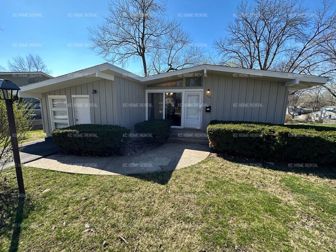 Primary Photo - Updated 3 bed 2 bath ranch style home in G...