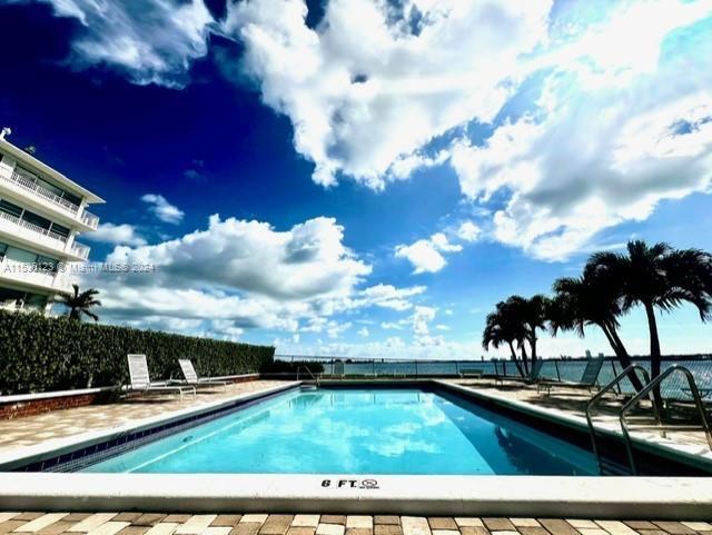 Foto del edificio - 1700 NE 105th St