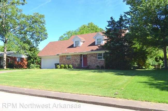 Building Photo - 836 E Peel St